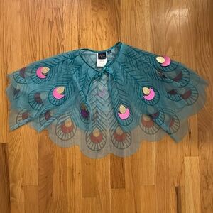 Like new. Disney Aladdin cape